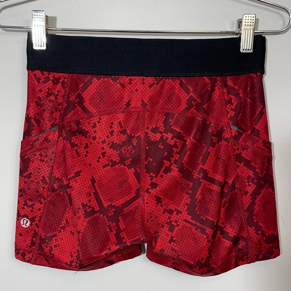 Lululemon What The Sport Short Mini Ziggy Snake Red Tide Cranberry 4 Run Gym - Picture 8 of 16